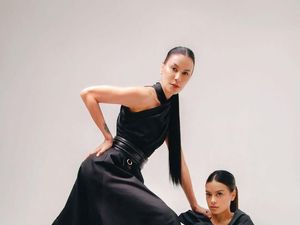 Bikin Iri, 5 Foto Body Goals Sophia Latjuba di Usia 52 Bak ABG