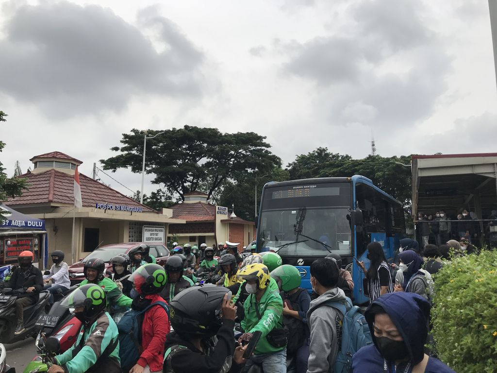 Suasana di depan Stasiun Manggarai (Firda-detikcom)