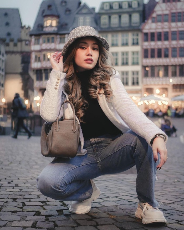 tasya revina tasya revina