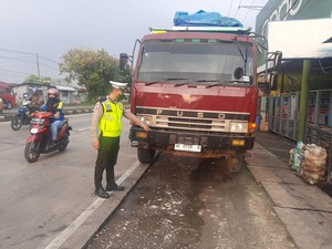 Biker Asal Bojonegoro Tewas Usai Tabrak Truk Parkir di Lamongan