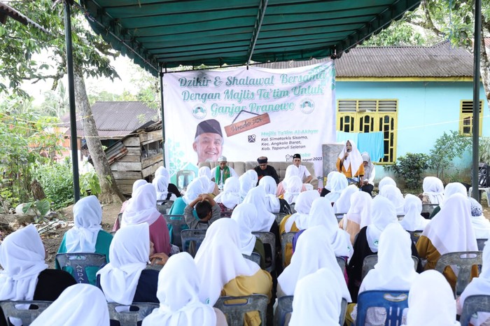 Tuan Guru Sahabat Ganjar