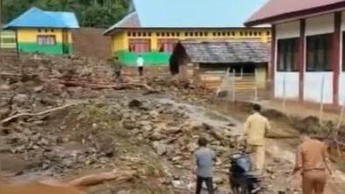 2 sekolah di Konawe Utara, Sultra diterjang longsor.