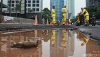 Perbaikan jalan itu belum merupakan perbaikan permanen.