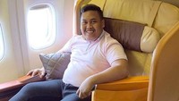 Akbar Pera Baharudin lebih dikenal dengan nama Ajudan Pribadi karena profesinya yang memang seorang ajudan pribadi pengusaha. Ia eksis di Instagram dengan followers capai 1 juta.