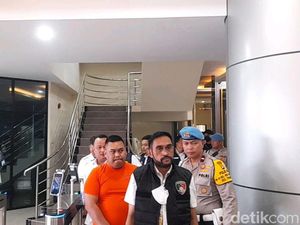 Detik-detik Ajudan Pribadi Ditangkap Saat Naik Mobil Bareng Teman