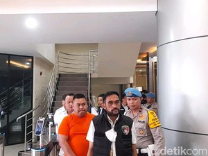 Detik-detik Ajudan Pribadi Ditangkap Saat Naik Mobil Bareng Teman