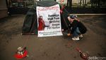 Aksi Hari Kelima, PRT Suarakan Tuntutan Sambil Bawa Panci di Depan DPR