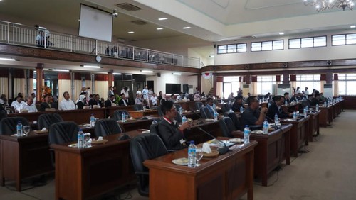 Anggota DPRD NTB saat mengikuti rapat paripurna, Rabu (15/3/2023). (Foto: Ahmad Viqi/detikBali)