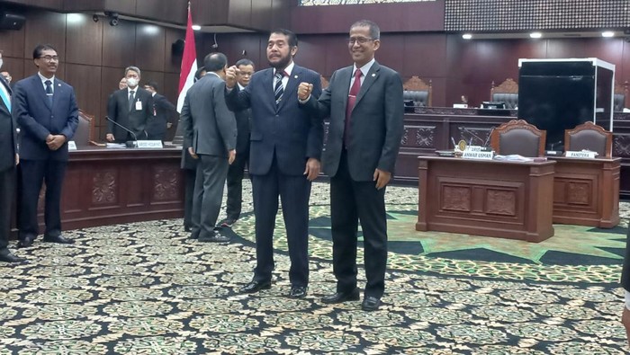 Anwar Usman dan Saldi Isra