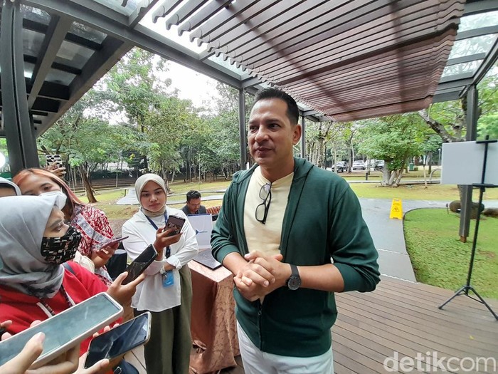 Ari Wibowo pamerkan resep bugar di usia 52 tahun.