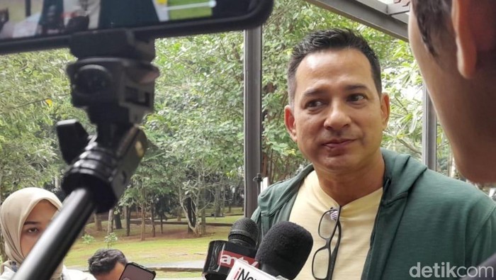 Ari Wibowo beberkan rahasia tetap bugar di usia 52 tahun.