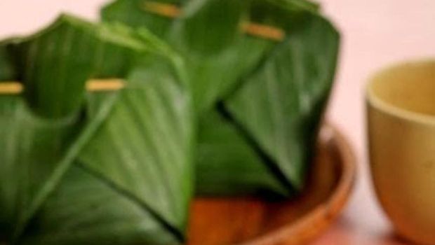 Bongko kopyor merupakan kuliner khas dari Gresik. Kuliner yang sering hadir sebagai takjil di bulan Ramadan ini berbahan dasar tepung beras dengan isian pisang.
