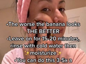 Viral Wanita Pakai Kulit Pisang untuk Wajah, Disebut Sebagai Botox Natural