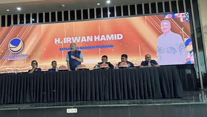 Bupati Pinrang Andi Irwan Hamid berbicara sebagai Ketua NasDem Pinrang.