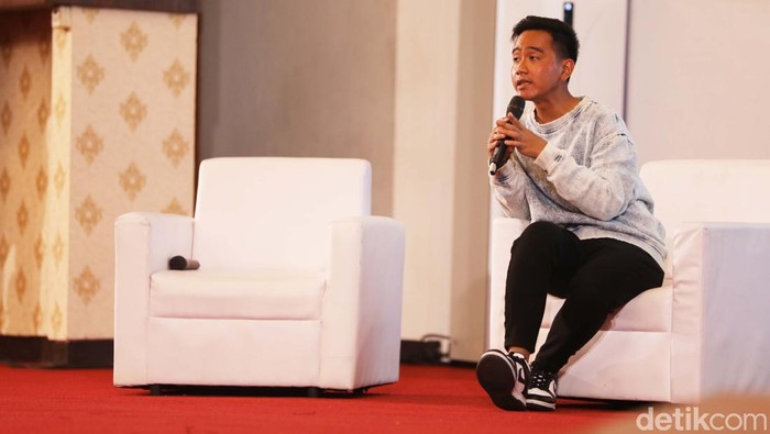 Wali Kota Solo Gibran Rakabuming Raka hadir sebagai bintang tamu di acara #DemiIndonesia Goes to Campus yang digelar di UNS Solo. Disana ia berbicara soal Sosmed, Rabu (15/3/2023).