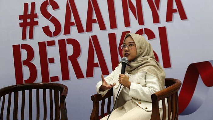 Jubir Milenial PKB, Mikhael B Sinaga (kiri), bersama Pendiri Siaga Air Bersih (SIAB) Indonesia, Ratih Rachmatika (kanan), saat diskusi Panggung Inspirator Muda bertema Privatisasi dan Tantangan Pemenuhan Hak atas Air Warga di Kantor DPP PKB, Jakarta. Diskusi menyinggung belum meratanya akses air bersih untuk masyarakat.