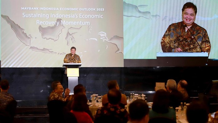 Dorong Sinergi Kebijakan Fiskal-Moneter Demi Pemulihan Ekonomi Nasional Menko Perekonomian Airlangga Hartarto mendorong sinergi kebijakan fiskal-moneter demi pemulihan ekonomi nasional di ajang Maybank Indonesia Economic Outlook 2023.