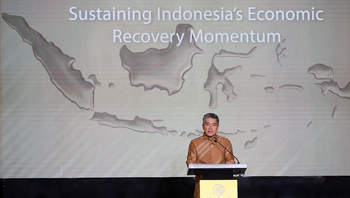Menko Perekonomian Airlangga Hartarto mendorong sinergi kebijakan fiskal-moneter demi pemulihan ekonomi nasional di ajang Maybank Indonesia Economic Outlook 2023.