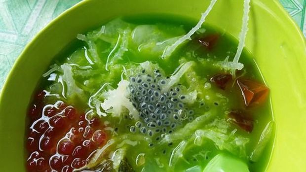 Es buto ijo berasal dari Kediri. Minuman dingin ini begitu menggoda.