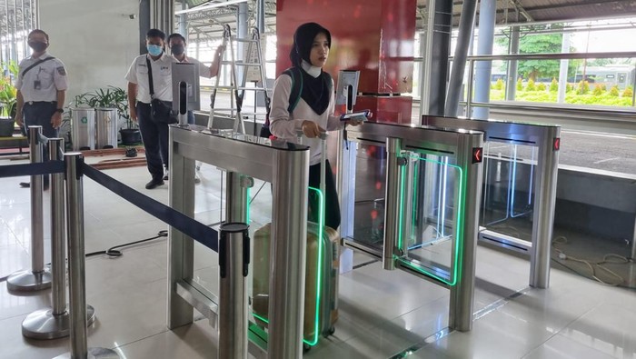 Face Recognition Boarding Gate di Stasiun Solo Balapan, Solo. Foto diunggah Rabu (15/3/2023).
