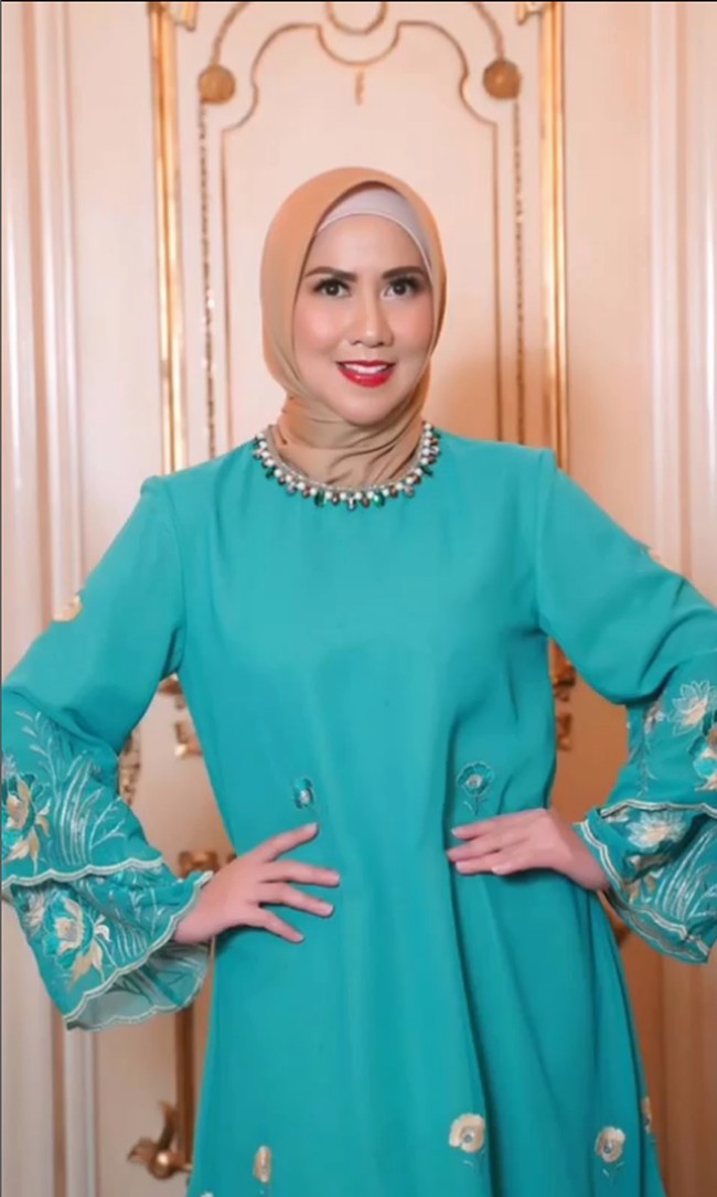 Ivan Fadilla dan Venna Melinda juga memilih mengakhiri kisah cinta mereka setelah 17 tahun membina rumah tangga bersama. Dari pernikahan tersebut keduanya sudah dikaruniai 2 orang putra. Kini Ivan dan Venna sudah sama-sama kembali menikah. Hanya saja pernikahan kedua Venna sayangnya juga harus berujung perceraian. Foto: Dok. Instagram @vennamelindareal.