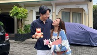 Frislly Herlind dan Keisha Alvaro pacaran setelah terjerat cinta lokasi alias cinlok. Keduanya sebelumnya satu proyek film. (Foto: dok Instagram)
