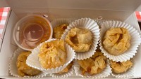 Tak ketinggalan menu siomay udang, dengan bumbu sambal khas Surabaya yang gurih pedas. Cocok untuk teman ngemil. Foto: detikFood