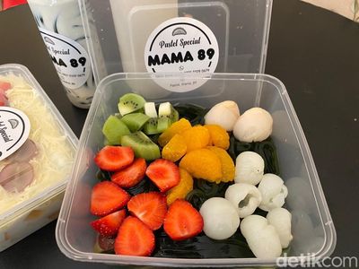 Bisa Ngemil Pastel Hitam hingga Dessert Ximilu Segar Manis di Sini!