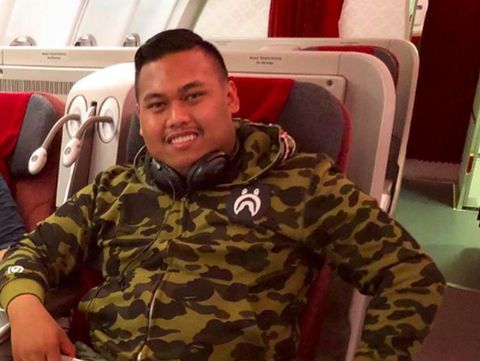 Gaya Mewah Ajudan Pribadi Saat Makan di Pesawat Kelas Bisnis