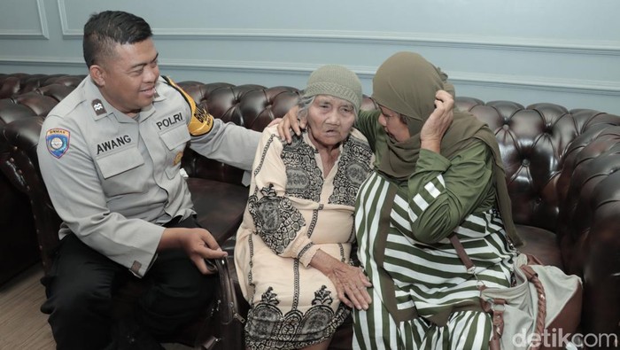 Ibu dan anak asal Kota Malang yang akhirnya bertemu lagi setelah terpisah 37 tahun lamanya.