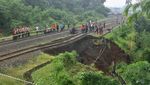 Begini Kondisi Tanah Longsor di Jalur KA Pangrango Bogor-Sukabumi