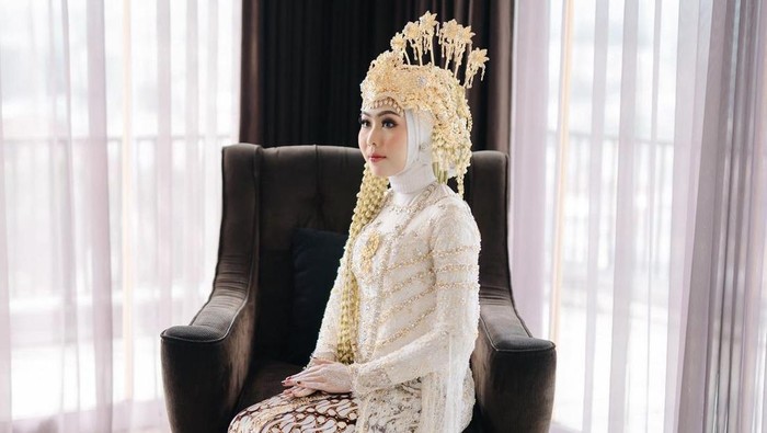 Inspirasi gaun pengantin hijab adat Sunda dari Ikea Wedding Dream.