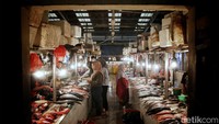 Di pasar tersebut, ikan kembung dijual dengan harga Rp 34.000 per kilogram.
