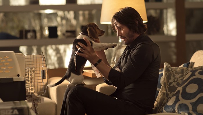 Cuplikan adegan Keanu Reeves di John Wick.