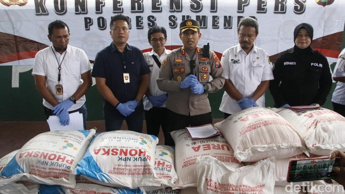 Kapolres Sumenep AKBP Edo Satya Kentriko saat merilis penggagalan pupuk subdisi