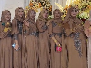 5 Fakta Aksi Emak-emak Madura Kondangan Bak Toko Emas Berjalan