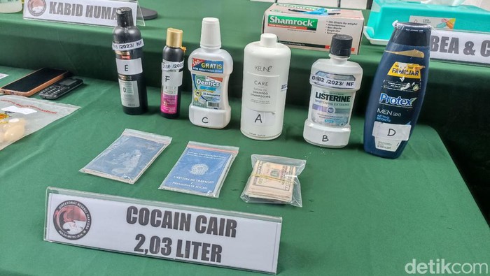 Kokain cair diselundupkan WN Brasil dalam kemasan sampo.