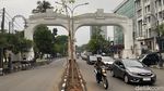 Memudarnya Magis Gapura Putih di Jalan Riau Bandung