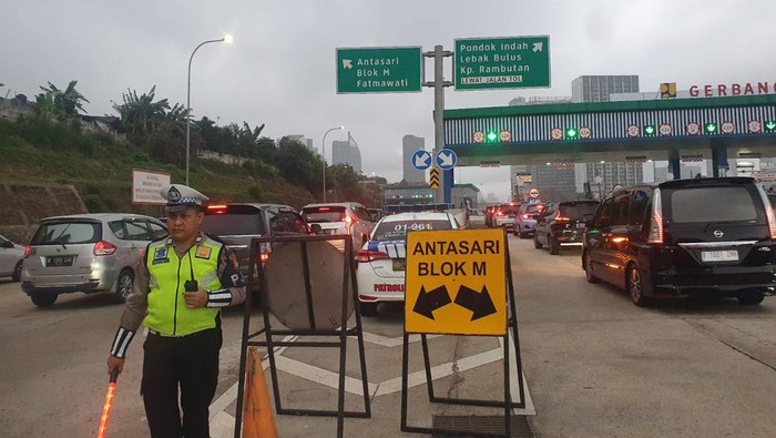 Lalu Lintas di Cilandak ke arah Antasari Jaksel Macet Pagi Ini