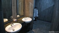 Begini kondisi toilet Stasiun LRT Ciliwung.
