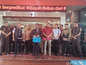 Menkominfo Diperiksa 6 Jam, Kejagung Usut Aliran Dana Sang Adik