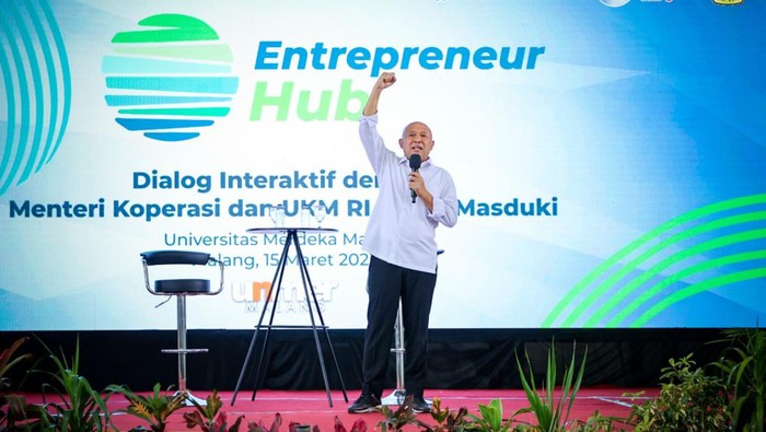 Menkop UMKM saat dialog interaktif dengan Mahasiswa Universitas Merdeka Malang.