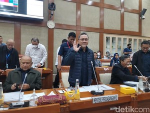 Zulhas Jawab Anggota DPR Kritik Impor KRL Bekas, Begini Katanya
