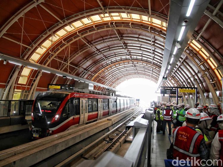 Penampakan Terkini LRT Jabodebek yang Konon Operasi Dua Bulan Lagi