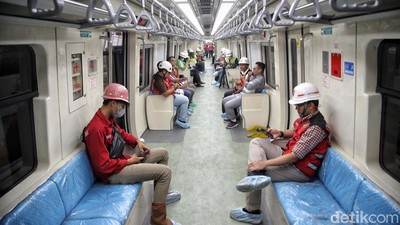 Merasakan Sensasi Naik LRT Jabodebek Tanpa Masinis