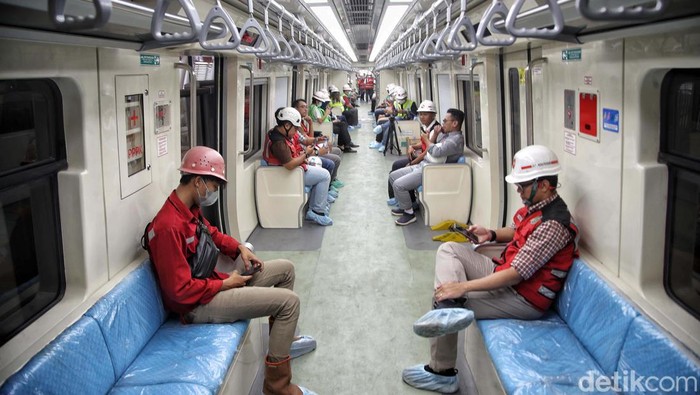 Merasakan Sensasi Naik LRT Jabodebek Tanpa Masinis Sejumlah tamu undangan mengikuti kegiatan LRT Jabodebek Experience. Begini rasanya naik kereta tanpa masinis.