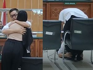 Momen AKBP Dody Sujud-Peluk Ayah dan Istrinya Usai Sidang Kasus Narkoba