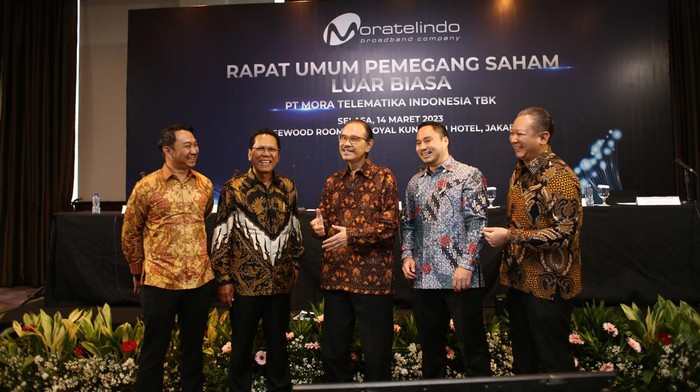 Momen Jimmy Kadir Diangkat Jadi Dirut Moratelindo PT Mora Telematika Indonesia Tbk (Moratelindo) menunjuk Direktur Utama dan Wakil Direktur Utama baru dalam penyelenggaraan Rapat Umum Pemegang Saham Luar Biasa (RUPSLB), Jakarta, Selasa (15/3/2023).