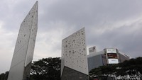 Hingga saat ini, Monumen Pahlawan COVID-19 masih berdiri kokoh dan terawat dengan baik. (Foto: Bima Bagaskara/detikJabar)