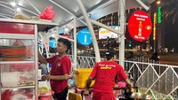 Makanan di sini dimasak menggunakan wajan dan api besar. Teknik masak khas China ini membuat rasa masakan menjadi berbeda. Foto: Detikcom / Atiqa Rana
